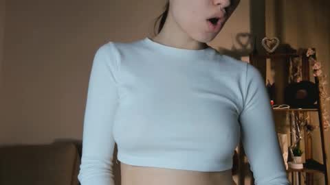 Snapshot of ethalellson chatting on December 17, 11:27 am Jessi online show from December 17, 11:27 am