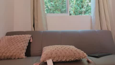 etham_wolf1 online show from April 2, 4:59 pm