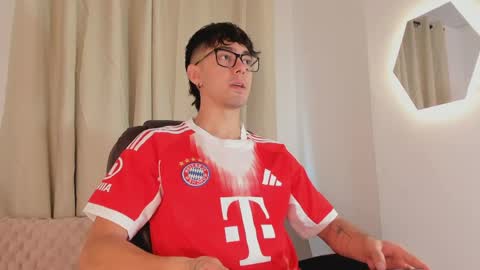 etham_wolf1 online show from April 7, 5:57 pm