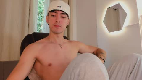 etham_wolf1 online show from April 10, 3:50 pm