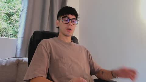 etham_wolf1 online show from April 13, 5:40 pm