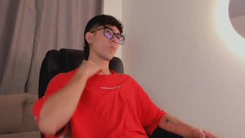 etham_wolf1 online show from April 14, 5:30 pm