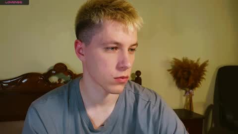 Ethan online show from April 5, 1:03 am