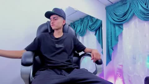 Ethan online show from December 17, 1:07 am