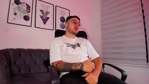 Snapshot of ethan_greacee chatting on February 24, 12:25 pm ethan_greacee online show from February 24, 12:25 pm