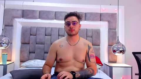 ethan_greys online show from November 14, 5:39 am