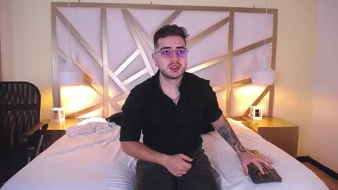 ethan_greys online show from December 3, 5:04 am