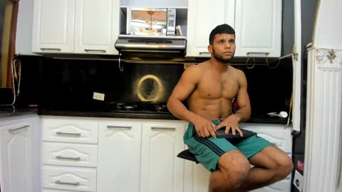 Snapshot of ethan_helmut chatting on January 6, 11:18 am ethan helmut online show from January 6, 11:18 am