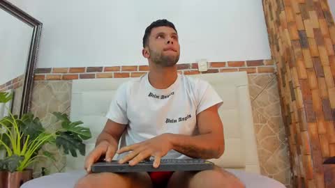 Snapshot of ethan_helmut chatting on January 20, 11:13 am ethan helmut online show from January 20, 11:13 am