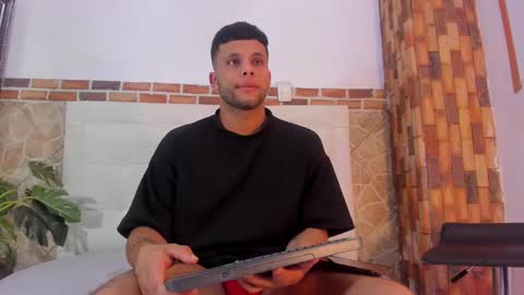 Snapshot of ethan_helmut chatting on January 25, 11:13 am ethan helmut online show from January 25, 11:13 am