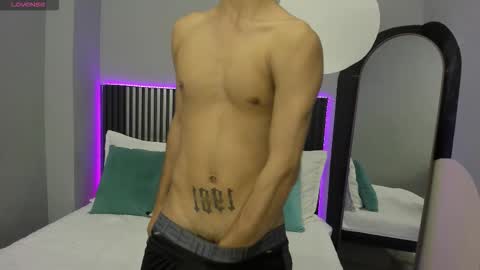 Snapshot of ethan_jamees chatting on March 3, 8:59 pm E T H A N online show from March 3, 8:59 pm