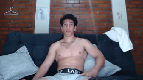 Snapshot of ethan_noir chatting on December 15, 5:23 am Ethan Noir online show from December 15, 5:23 am