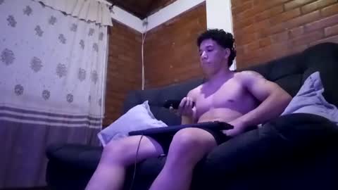 Snapshot of ethan_noir chatting on December 18, 3:26 am Ethan Noir online show from December 18, 3:26 am