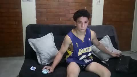 Snapshot of ethan_noir chatting on December 23, 11:17 pm Ethan Noir online show from December 23, 11:17 pm