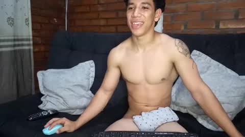 Snapshot of ethan_noir chatting on December 27, 10:34 am Ethan Noir online show from December 27, 10:34 am