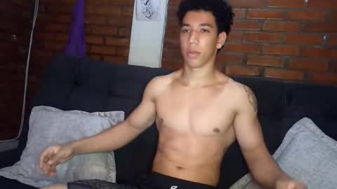 Snapshot of ethan_noir chatting on December 28, 9:51 pm Ethan Noir online show from December 28, 9:51 pm