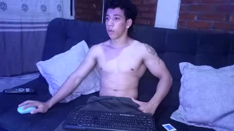 Snapshot of ethan_noir chatting on December 30, 4:31 am Ethan Noir online show from December 30, 4:31 am