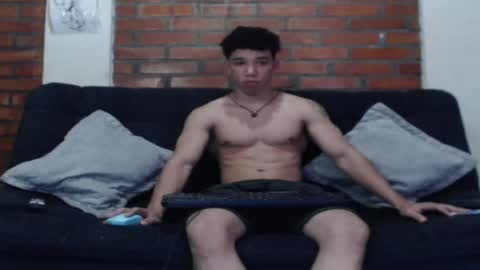 Snapshot of ethan_noir chatting on January 19, 11:21 pm Ethan Noir online show from January 19, 11:21 pm