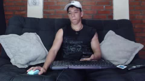 Snapshot of ethan_noir chatting on January 21, 11:24 pm Ethan Noir online show from January 21, 11:24 pm