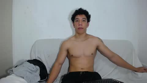 Snapshot of ethan_noir chatting on February 21, 10:15 pm Ethan Noir online show from February 21, 10:15 pm