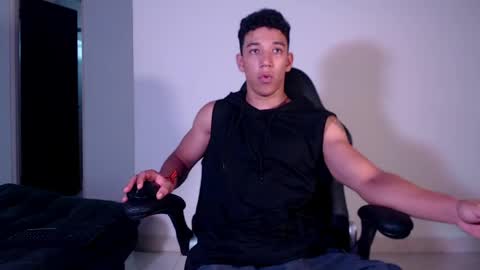 Snapshot of ethan_noir chatting on May 31, 9:27 pm Ethan Noir online show from May 31, 9:27 pm