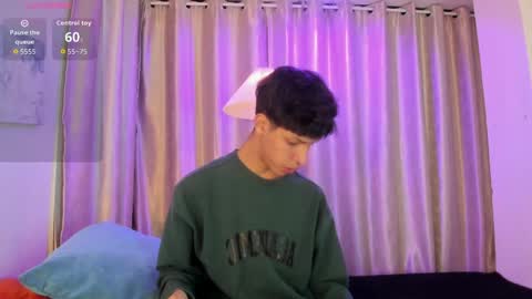 Ethan online show from April 16, 11:33 am