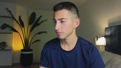 Snapshot of ethan_skiny_ chatting on December 12, 4:59 am Joan online show from December 12, 4:59 am