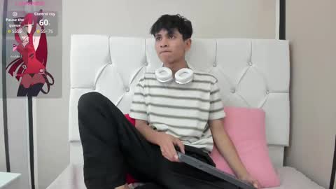 Snapshot of ethan_westt chatting on September 22, 9:39 pm Ethan online show from September 22, 9:39 pm