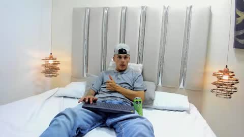 Snapshot of ethan_wolfe chatting on February 27, 6:02 am Mauricio Marin Antia online show from February 27, 6:02 am