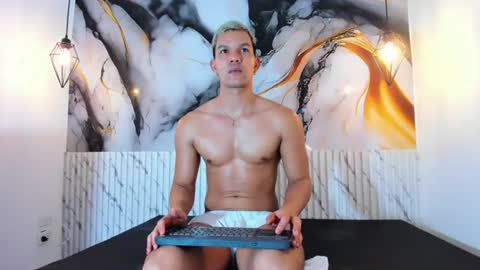Snapshot of ethancarter_ chatting on June 15, 7:38 pm ethancarter_ online show from June 15, 7:38 pm