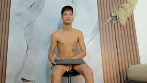 ethanhot_os online show from April 14, 5:52 pm