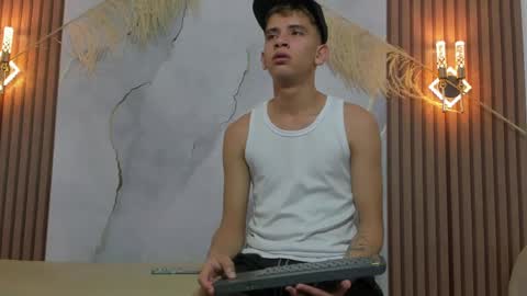 ethanhot_os online show from April 30, 7:09 pm