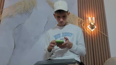 ethanhot_os online show from May 12, 8:28 pm
