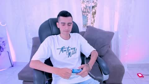 Ethan Boy online show from April 2, 12:58 pm