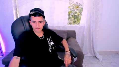 Ethan Boy online show from April 3, 8:29 pm