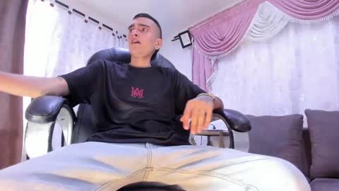 Ethan Boy online show from April 6, 7:15 pm