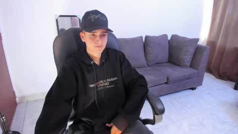 Ethan Boy online show from April 13, 9:42 pm