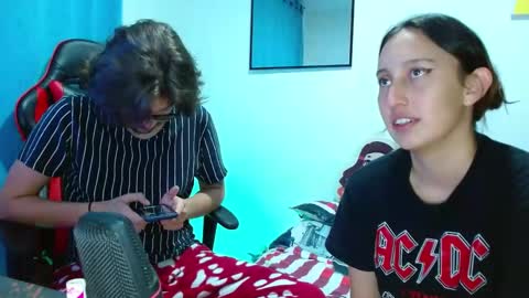 Snapshot of ethanrose23 chatting on December 3, 3:20 am ethan and eve online show from December 3, 3:20 am