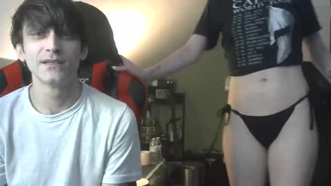 Snapshot of ethanvsvioletxxx chatting on December 17, 1:22 am ethanvsvioletxxx online show from December 17, 1:22 am