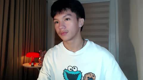 Snapshot of etherealboytoy4hire chatting on January 19, 3:21 am Rey online show from January 19, 3:21 am