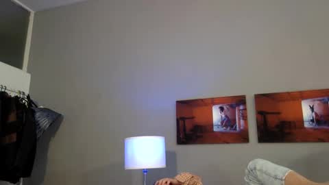 Snapshot of euginehot chatting on March 4, 6:15 am euginehot online show from March 4, 6:15 am