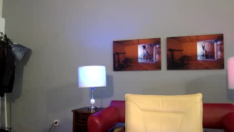 Snapshot of euginehot chatting on March 4, 9:18 am euginehot online show from March 4, 9:18 am