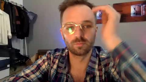 Snapshot of euginehot chatting on March 6, 9:47 am euginehot online show from March 6, 9:47 am