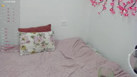 Veronica Tiia Lilith left to right online show from March 10, 10:26 pm