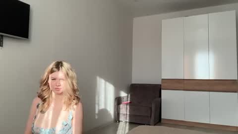 Veronica Tiia Lilith left to right online show from July 22, 1:25 pm