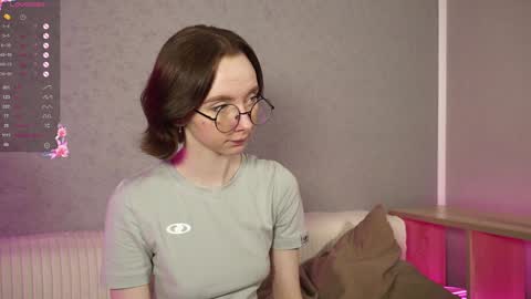 Snapshot of euphoria_girls chatting on February 2, 9:45 pm check about me online show from February 2, 9:45 pm