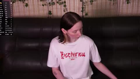 Snapshot of euphoria_girls chatting on October 20, 6:19 pm check about me online show from October 20, 6:19 pm