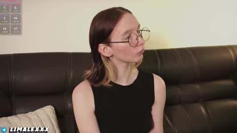 Snapshot of euphoria_girls chatting on November 6, 5:36 pm check about me online show from November 6, 5:36 pm