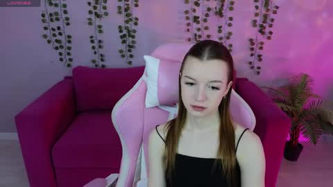 Snapshot of eva__thompson chatting on May 13, 1:14 am Eva online show from May 13, 1:14 am