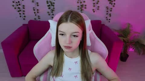 Snapshot of eva__thompson chatting on June 8, 1:28 am Eva online show from June 8, 1:28 am